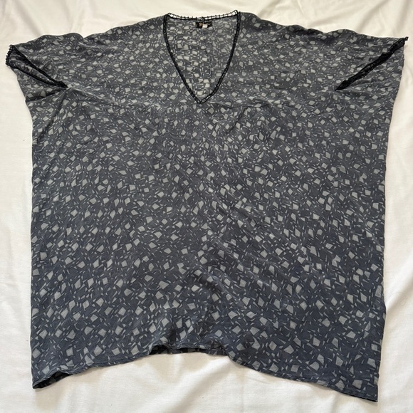 Johnny Was Biya Small 100% Silk Blouse Tunic Top ~ Relaxed Fit Gray Boho Modern - Picture 4 of 10